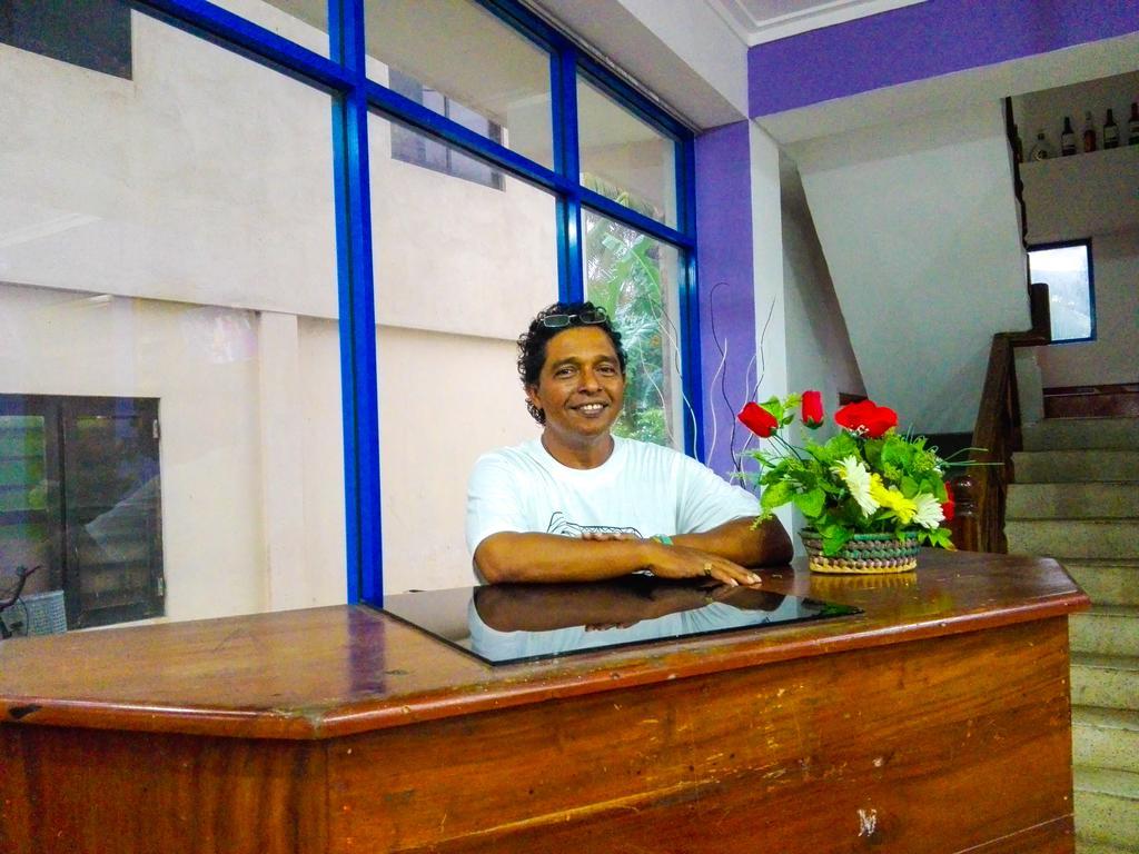 Randhila Beach View Hotel Hikkaduwa Exterior foto