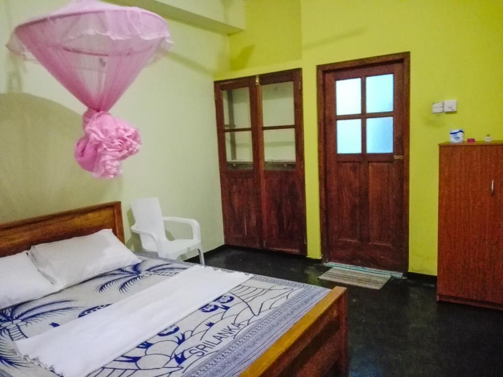 Randhila Beach View Hotel Hikkaduwa Exterior foto