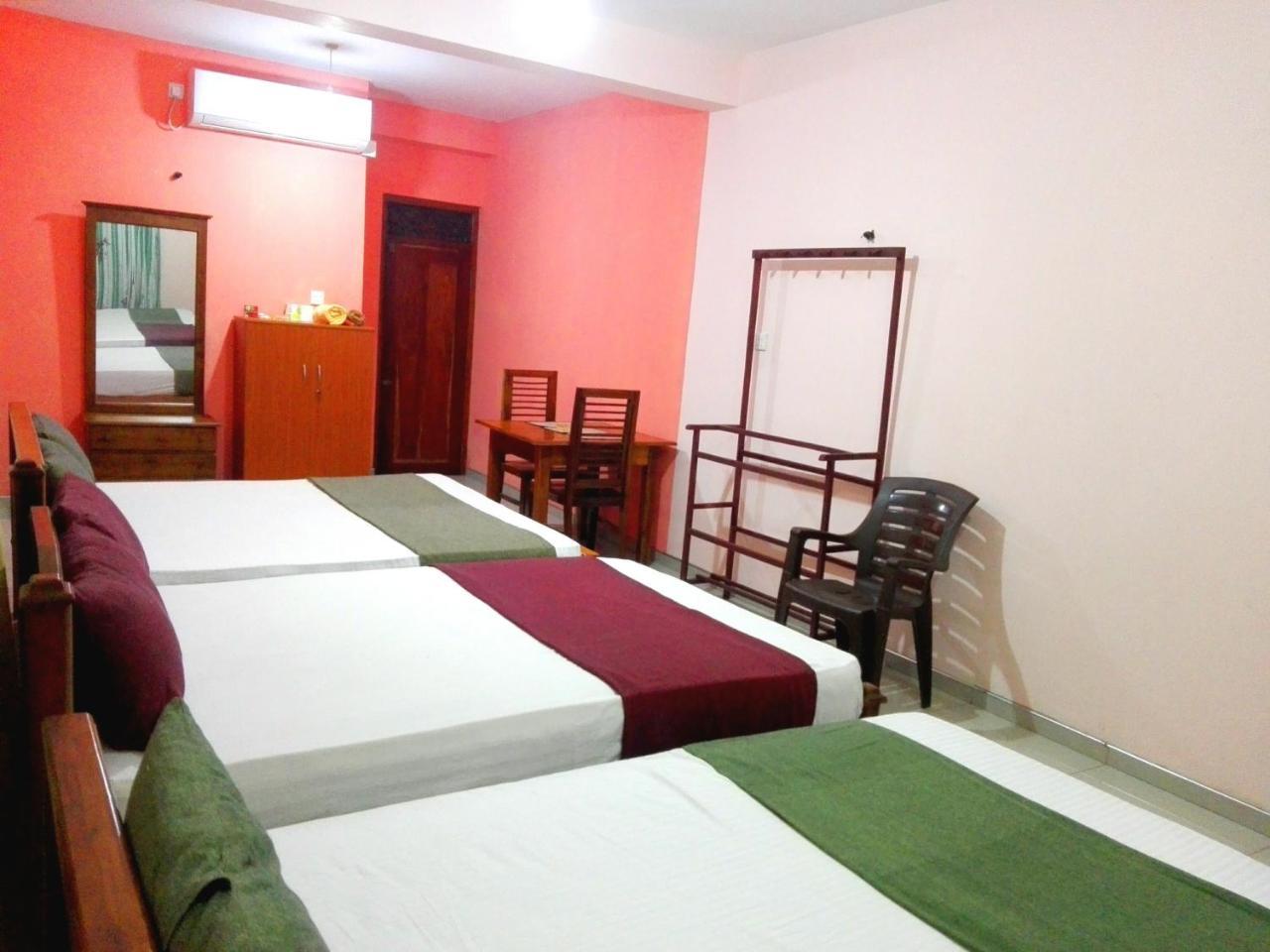Randhila Beach View Hotel Hikkaduwa Exterior foto